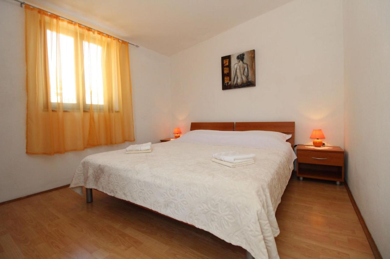 Apartments And Rooms With Parking Space Pag - 13060 Pag Town Exterior foto